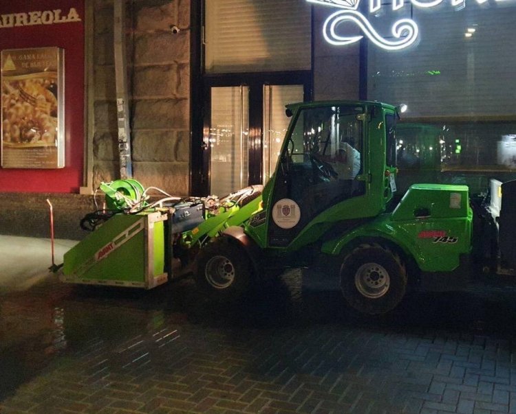 SPĂLAREA MECANIZATĂ A STRĂZILOR, TROTUARELOR ȘI STAȚIILOR DE AȘTEPTARE