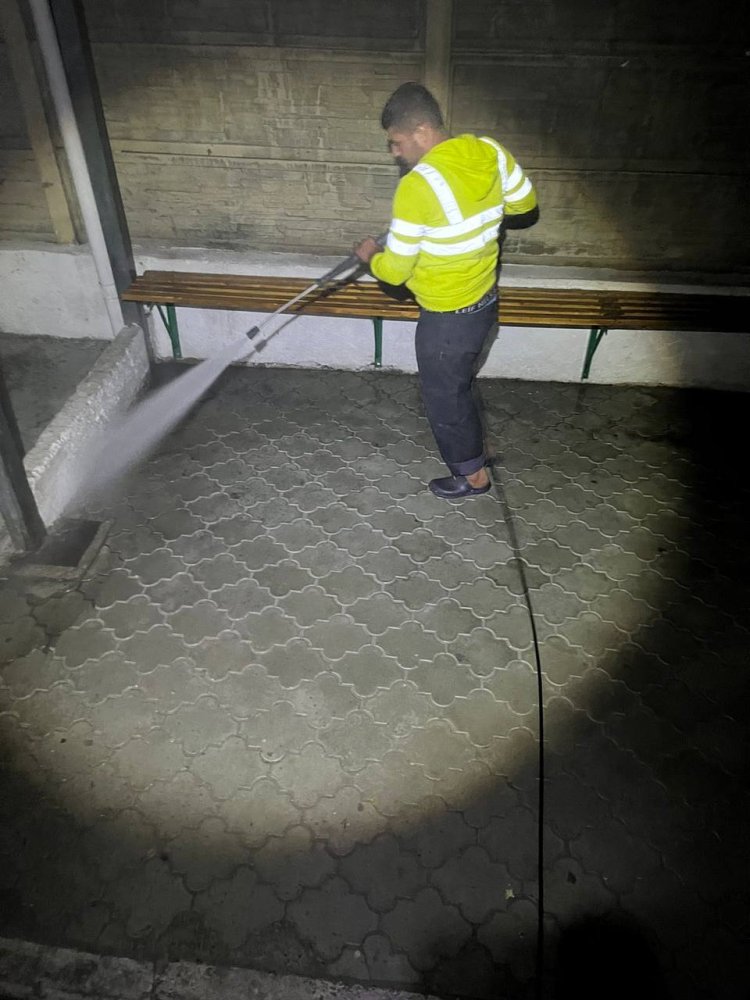SPĂLAREA MECANIZATĂ A STRĂZILOR, TROTUARELOR ȘI STAȚIILOR DE AȘTEPTARE