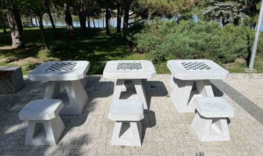 25 de mese de șah au fost intalate în spațiile publice din toate sectoarele capitalei