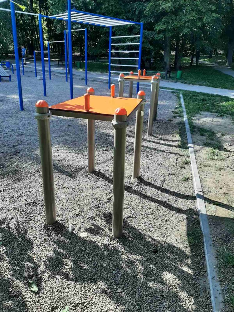 Instalarea în spațiile publice a meselor de tenis și armwrestling-urilor