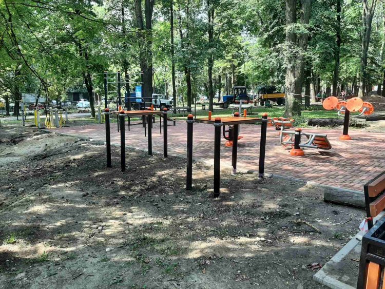 Instalarea în spațiile publice a meselor de tenis și armwrestling-urilor