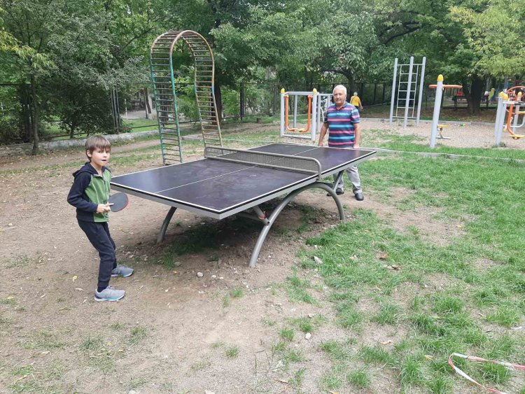 Instalarea în spațiile publice a meselor de tenis și armwrestling-urilor