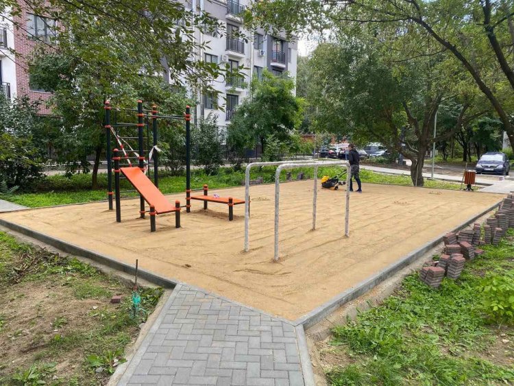 Amenajare a unui teren de fitnees/workout în preajma mai multor blocuri de locuit din strada Albișoara