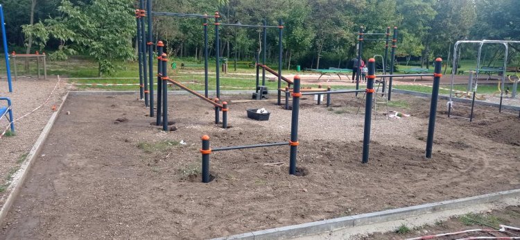 Teren de workout în Parcul "Valea Trandafirilor"