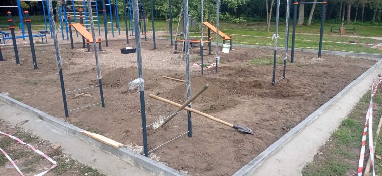 Teren de workout în Parcul "Valea Trandafirilor"