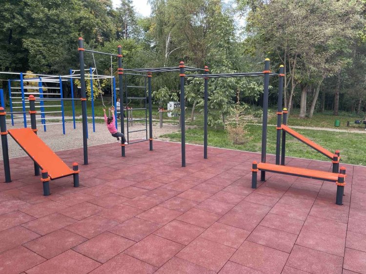 Un nou teren de workout în Parcul "Valea Trandafirilor"!