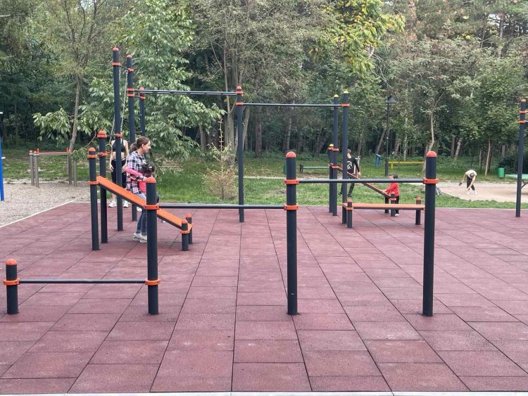 Un nou teren de workout în Parcul "Valea Trandafirilor"!
