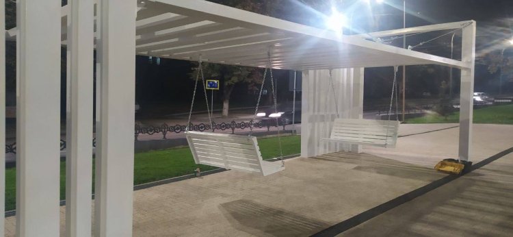 10 leagăne pe Aleea "Grigore Vieru"