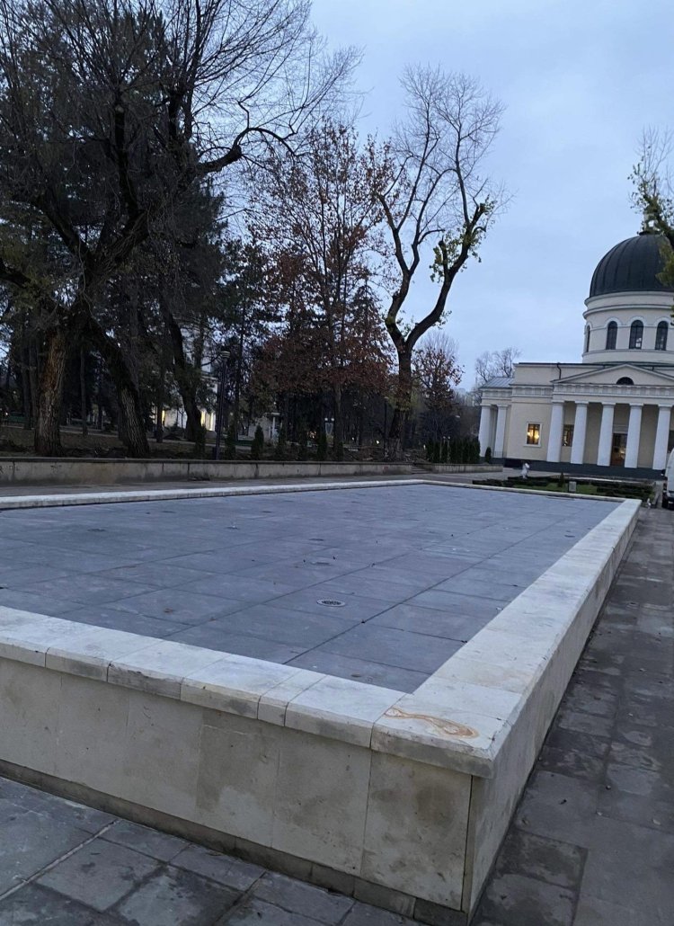 Havuzurile din Scuarul Catedralei au fost reparate capital