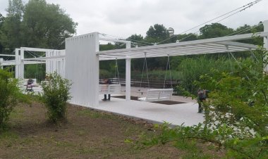 Leagăne, două terenuri de joacă pentru copii și un teren de fitness și workout în parcul "Dendrariu"