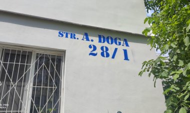 Continuă lucrările de marcare a adreselor pe blocurile locative