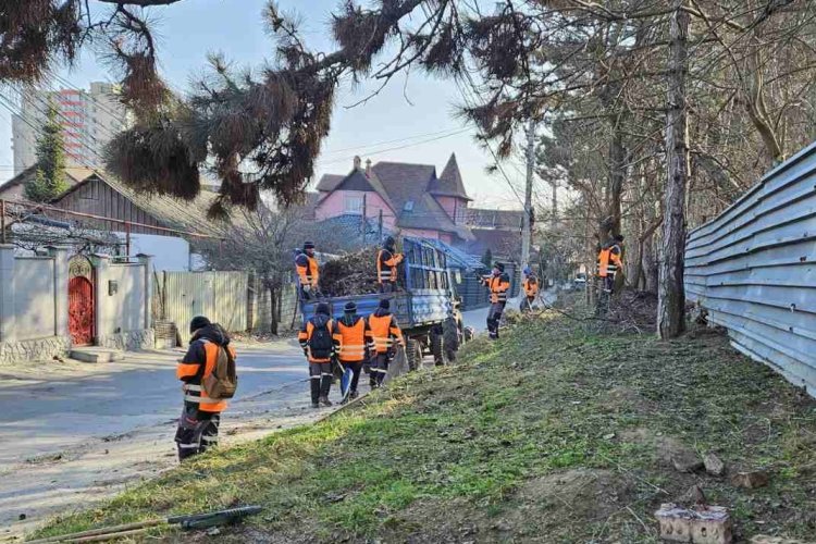 Circa 400 de muncitori antrenați zilnic în procesul de salubrizar